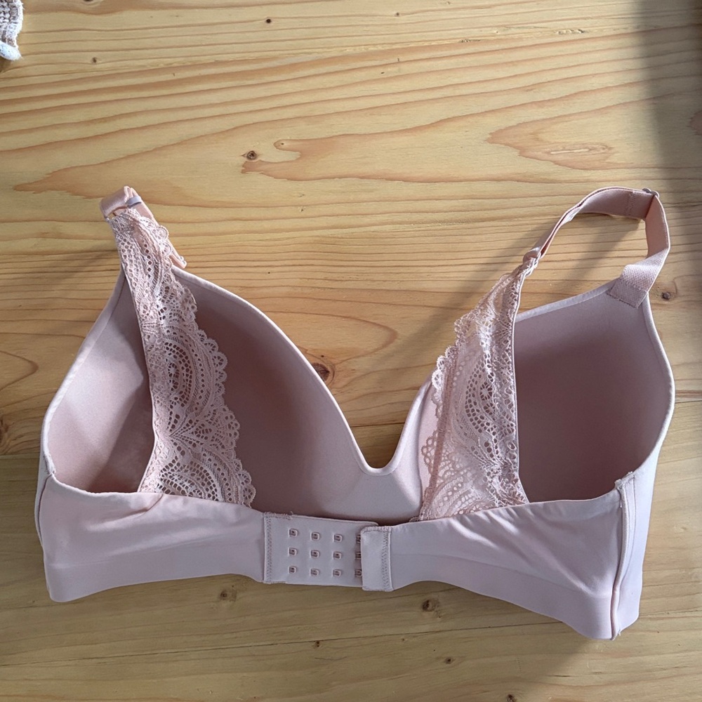 Soma Embliss Luxe Wireless Lace J Hook Bra Size 36D EXCELLENT CONDITION Blush - Picture 2 of 9